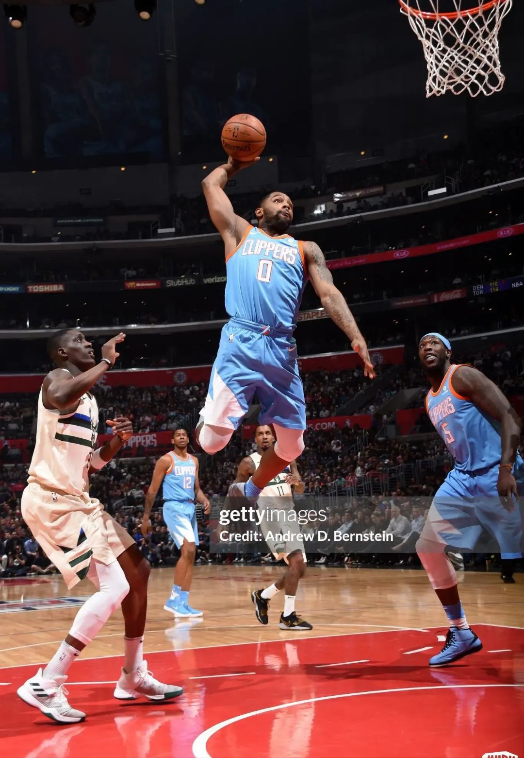 波士顿凯尔特人迎CBA常规赛关键赛，赛后强势反弹，气氛紧张，轮换策略成焦点的简单介绍