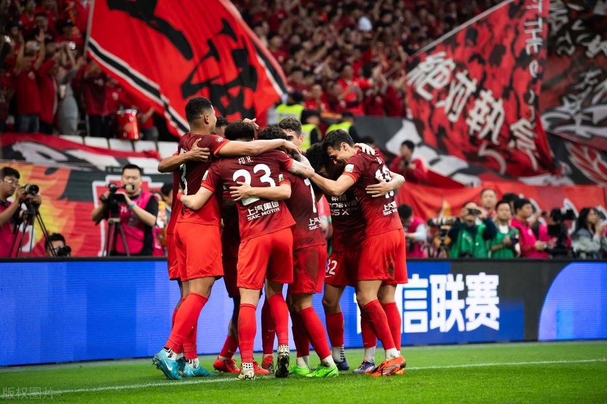 上海海港迎欧超杯关键赛；清晨内部沟通；悬念犹存；心理建设被强调的简单介绍