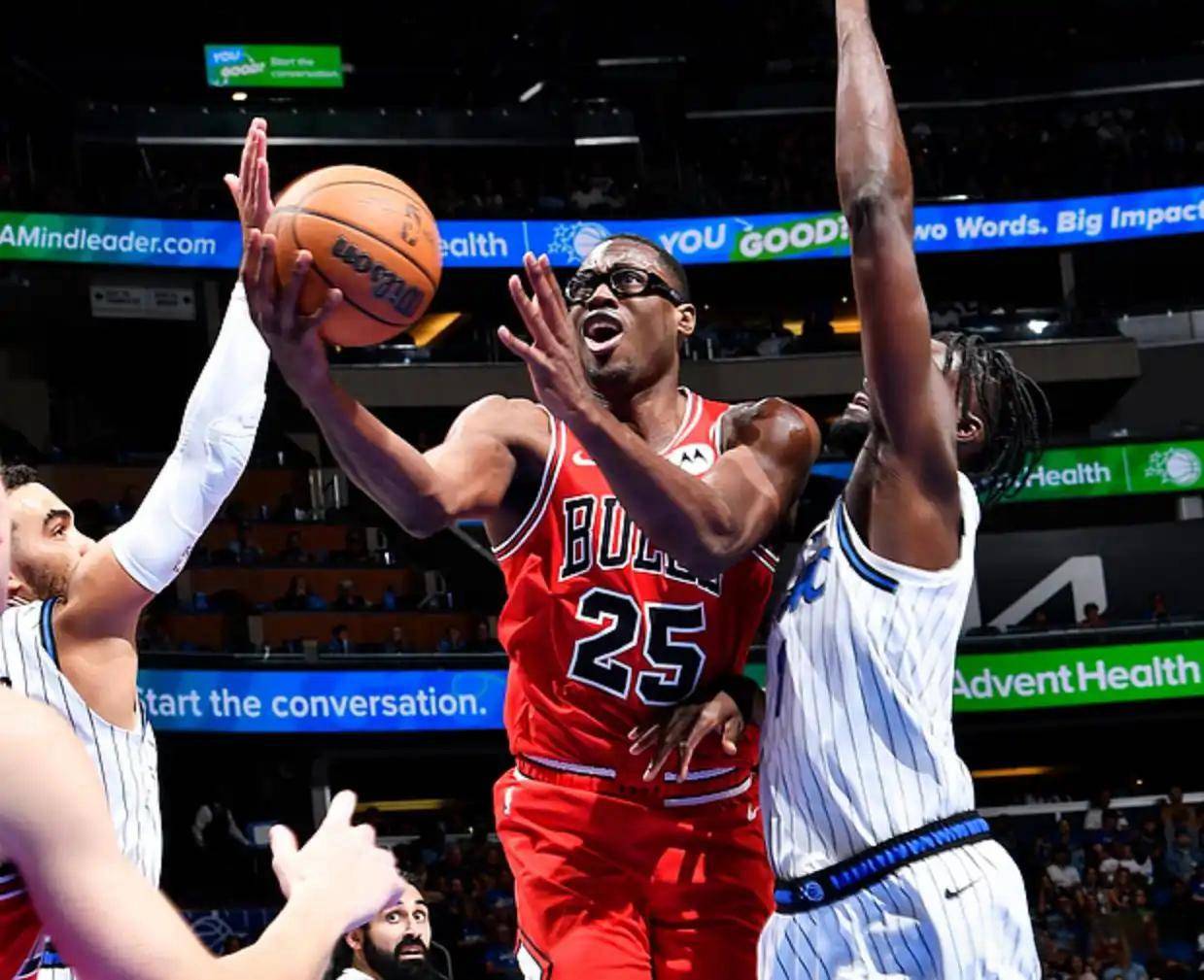 包含CBA季后赛转会期走向成谜，芝加哥公牛豪取连胜，震撼外界，年轻球员得到机会的词条