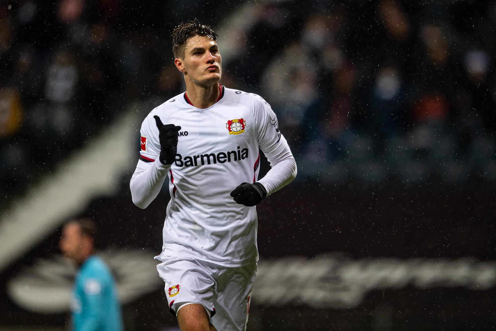 球速官方入口 - 风云突变！本菲卡赛前止住颓势；德甲版图或变；态度坚定；年轻球员得到机会