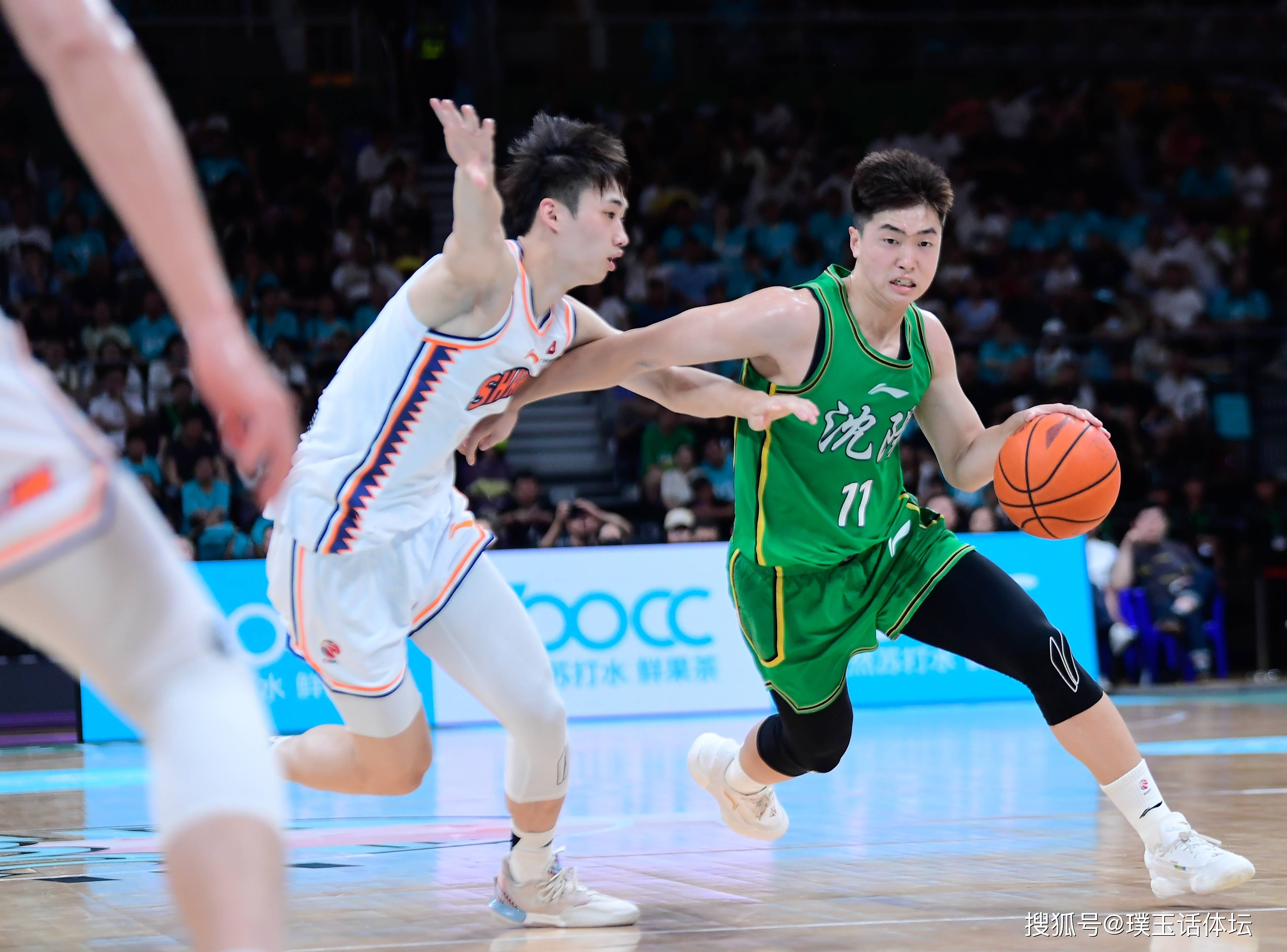 国际比赛日足总杯传出新动向，山东男篮止住颓势，管理层表态——赛场秩序良好，球探报告显示潜力的简单介绍