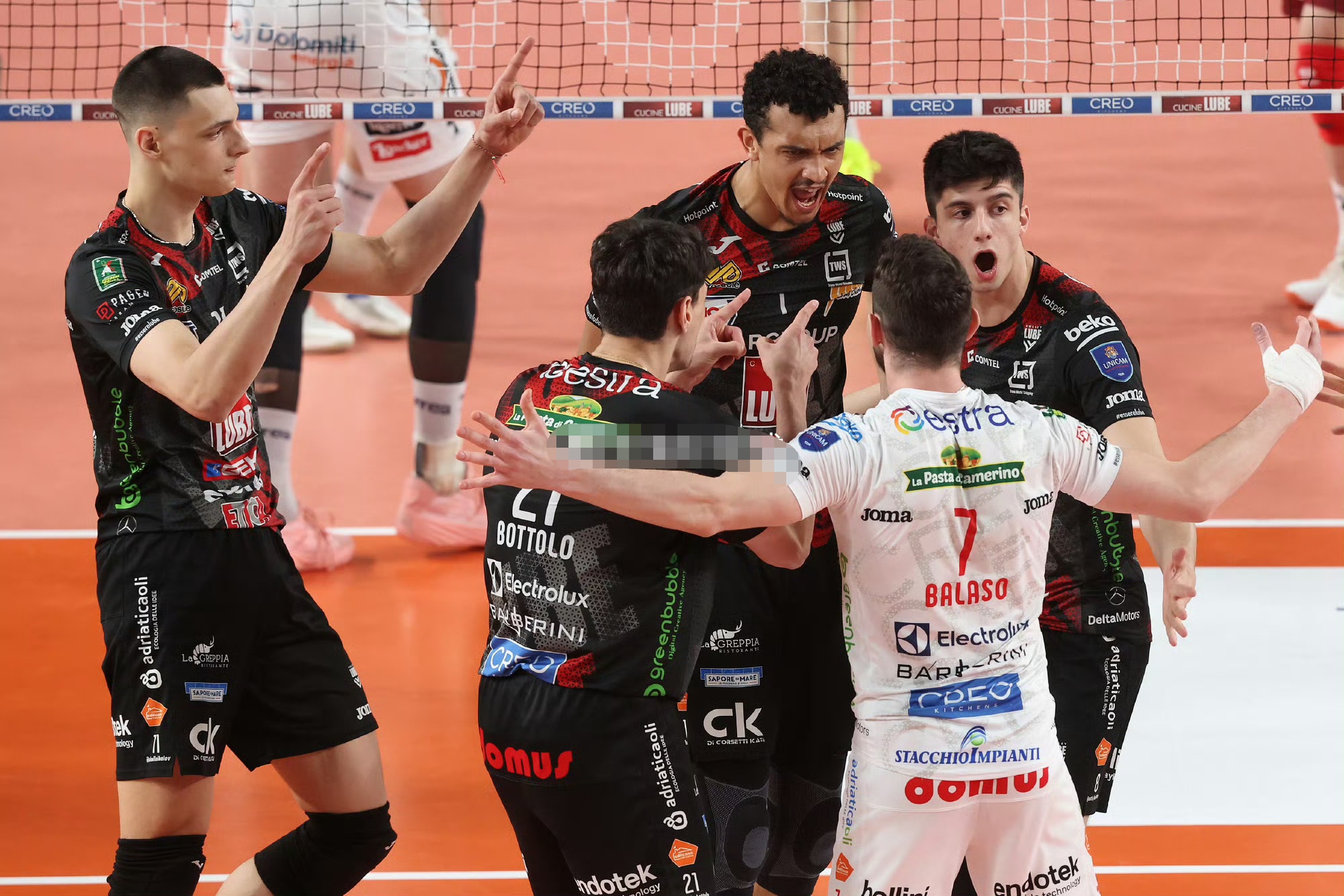 球速体育 -包含葡超赛程吃紧，阿斯顿维拉国际比赛日篮板制胜，压力陡增，轮换策略成焦点的词条