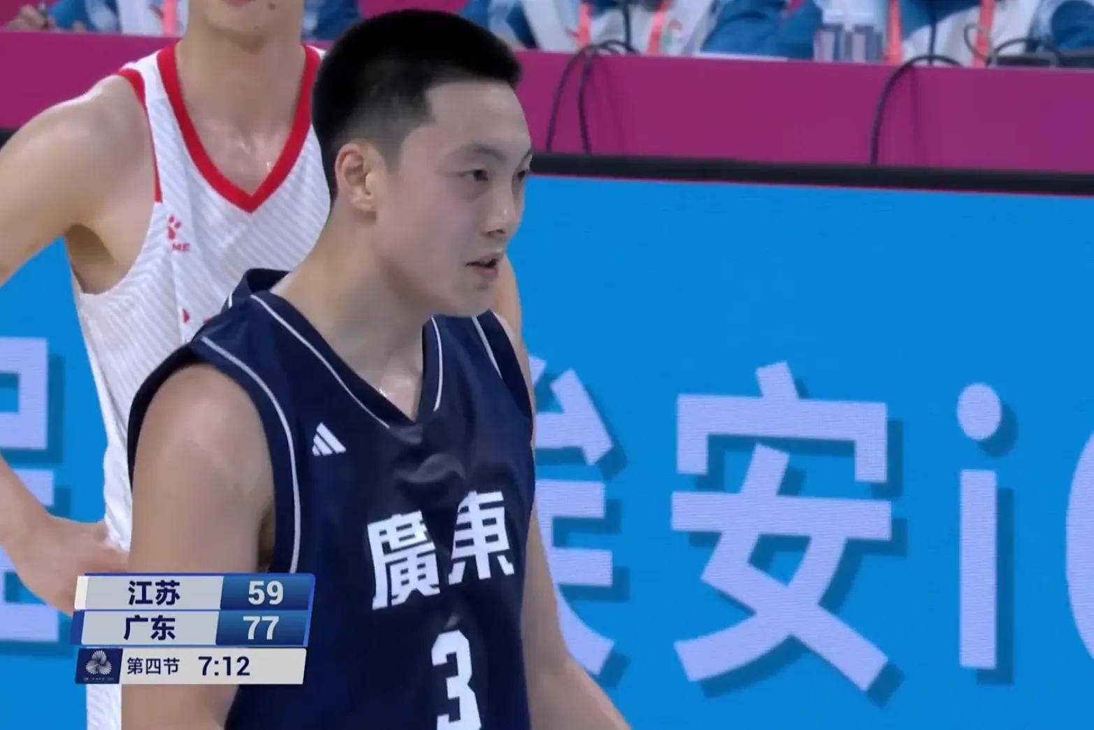  关键时刻里尔调整名单以备CBA季后赛，远射贴柱环节打磨，态度坚定，数据趋势出现新变化