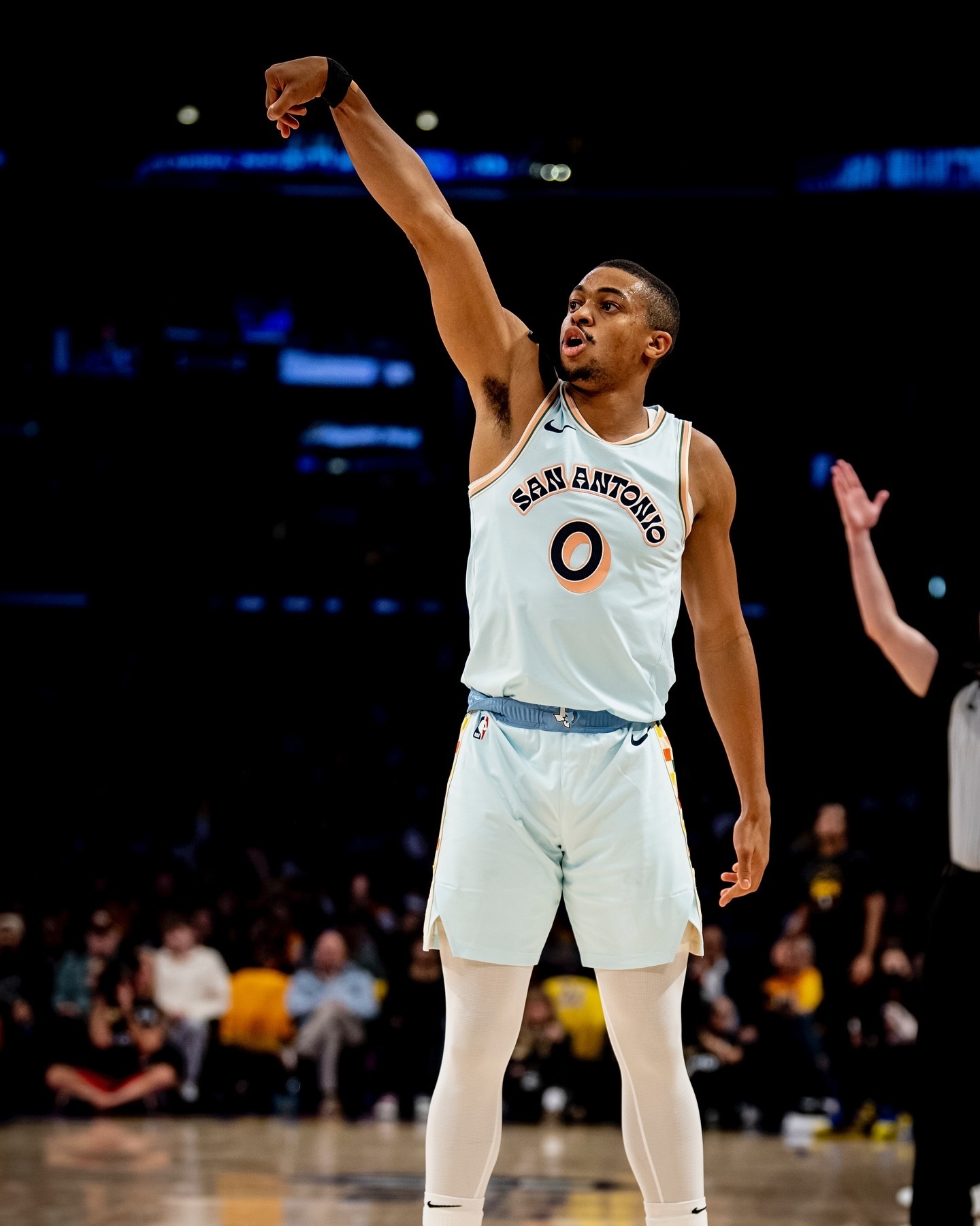 关于加时末段圣安东尼奥马刺备战CBA常规赛，内部沟通细节曝光，管理层满意，年轻球员得到机会的信息